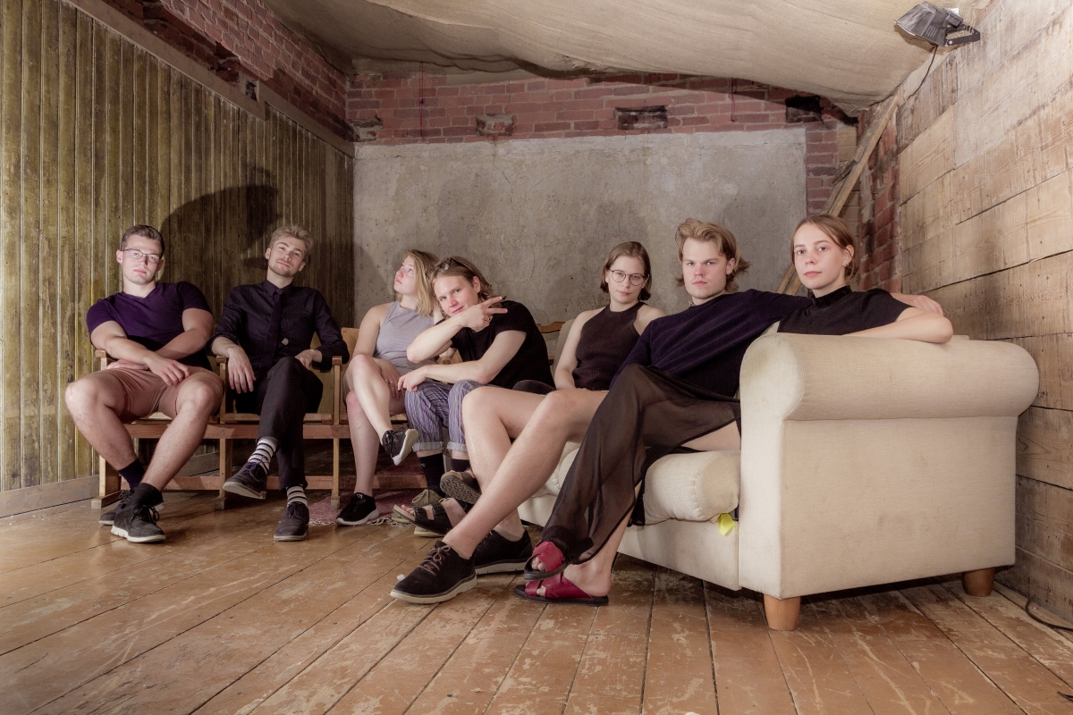 Vasakult Daniel Tamm, Karl Lembit Laane, Isabel Jezierska, Andres Reimann, Anna Linda Tomp, Robert Varik ja Helena Aadli. Fotod: Joakim Klementi