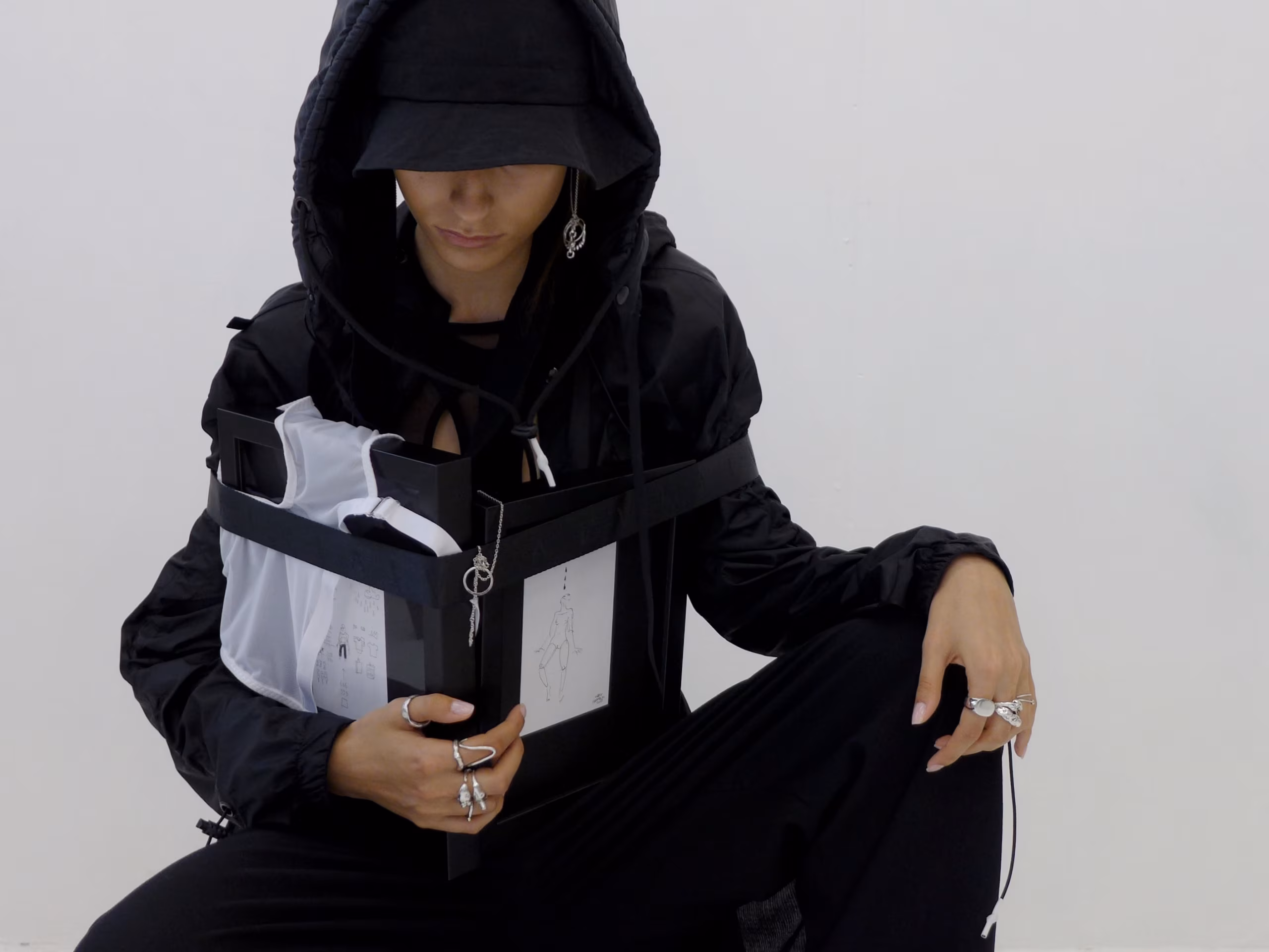 Telliskivis avatakse ruumispetsiifiline näitusmüük #4JNE