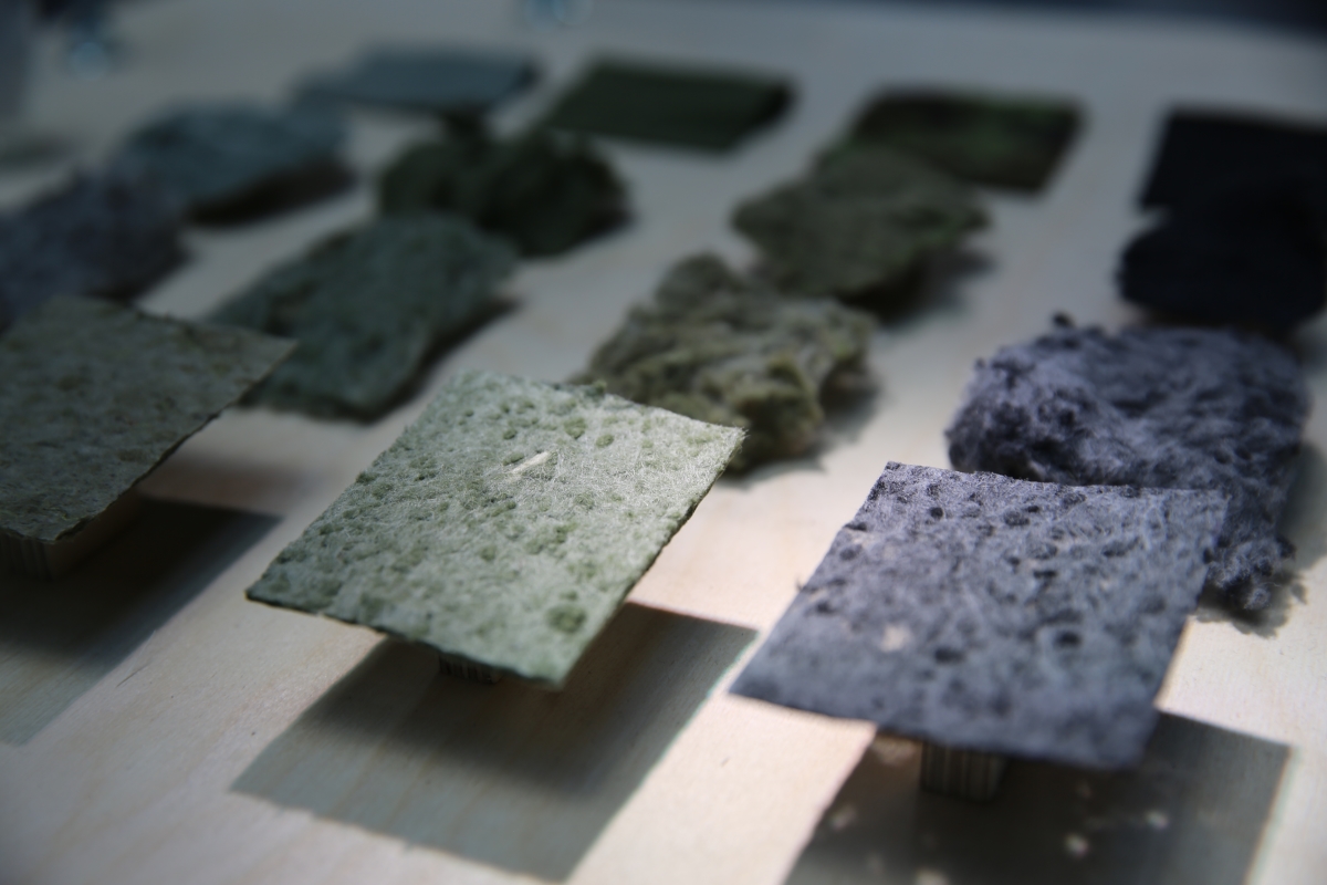 Ümbertöödeldud kaitseväe rõivad. Foto: Annika Kaldoja