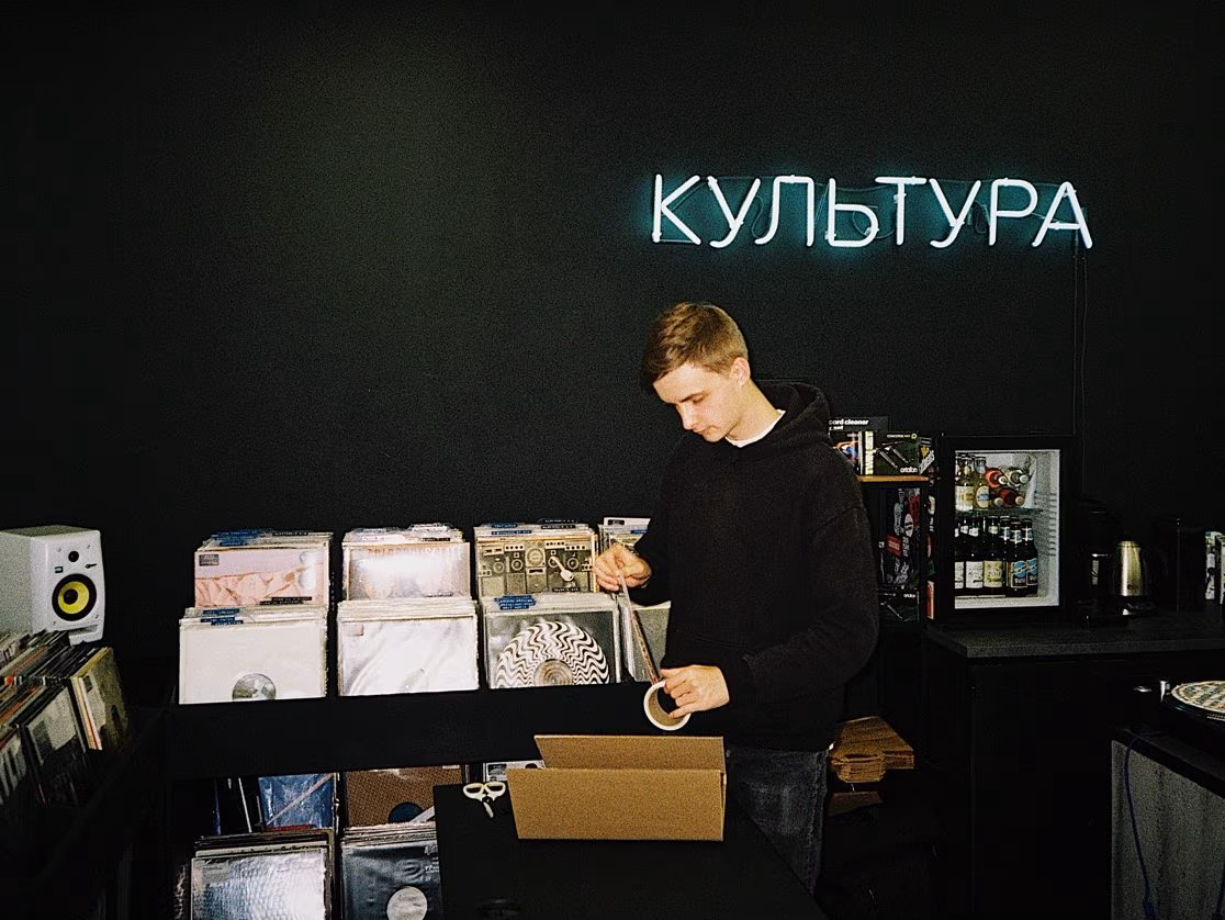 Peterburi vinüülipood Kultura Records teeb Kauplus Aasias showcase’i