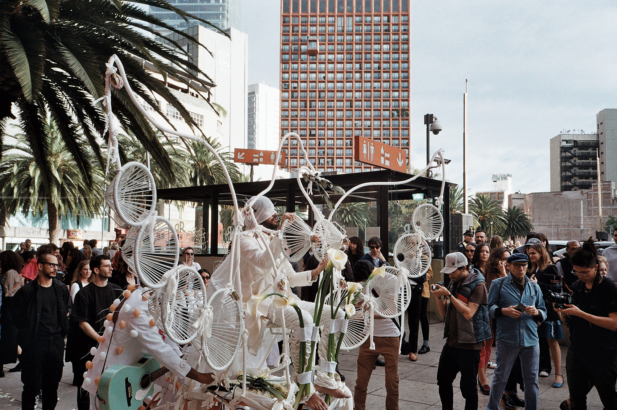 Kris Lemsalu ja Kyp Malone'i perfokas Méxicos, veebruar 2020. Foto: Maria Arusoo