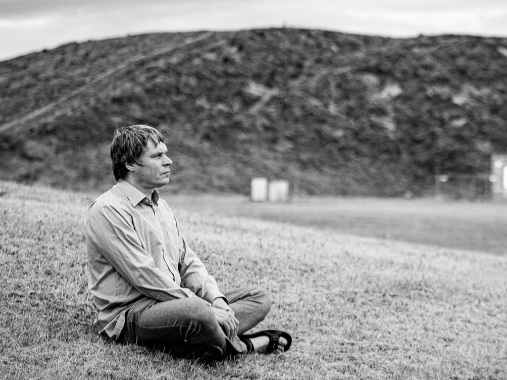 T&auml;nap&auml;eva askeet, kes ei ole loobunud millestki. Intervjuu Hasso Krulliga