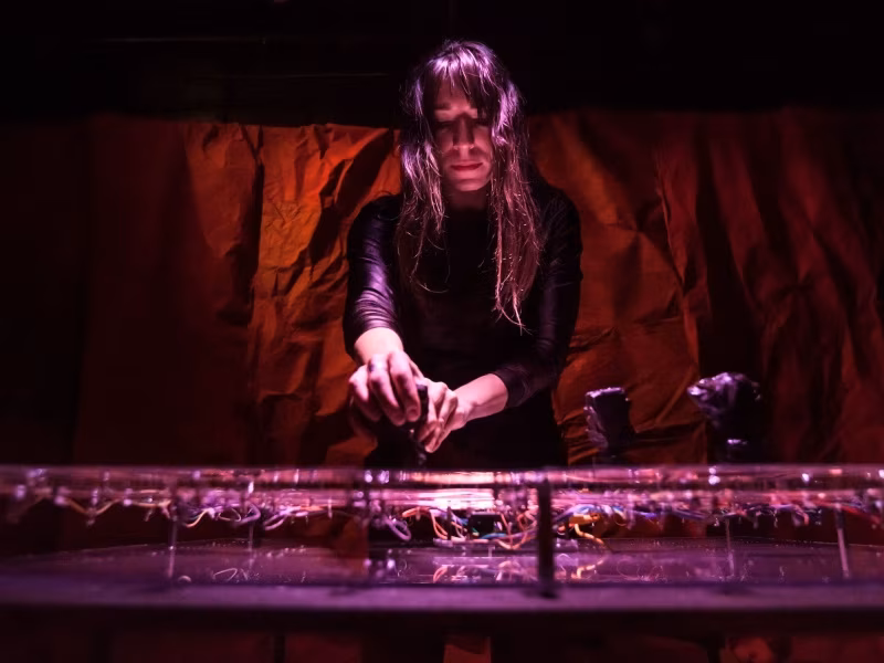 Kontaktmikrofon Apolloni lüüral: märkmeid helikunsti ja muusika vahelt