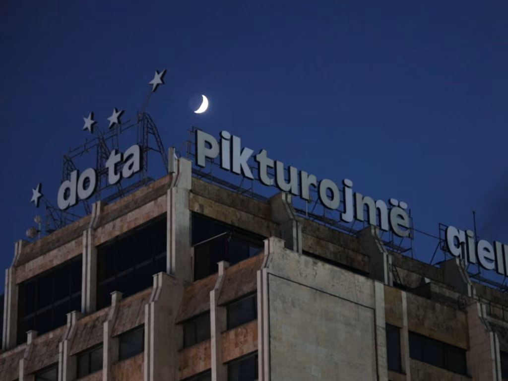 Manifesta 14. Poliitilised aktsioonid kunsti vihmavarju all