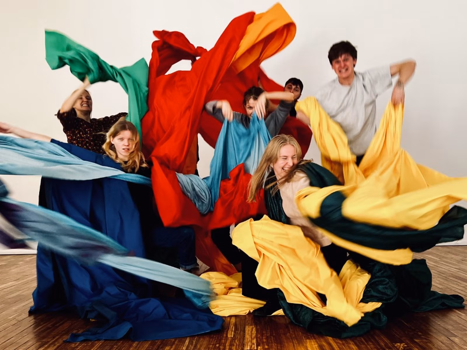 Lõpumeeleolud ja kaubanduslikud teadaanded – Müürilehe jõulukuu kultuurikalender