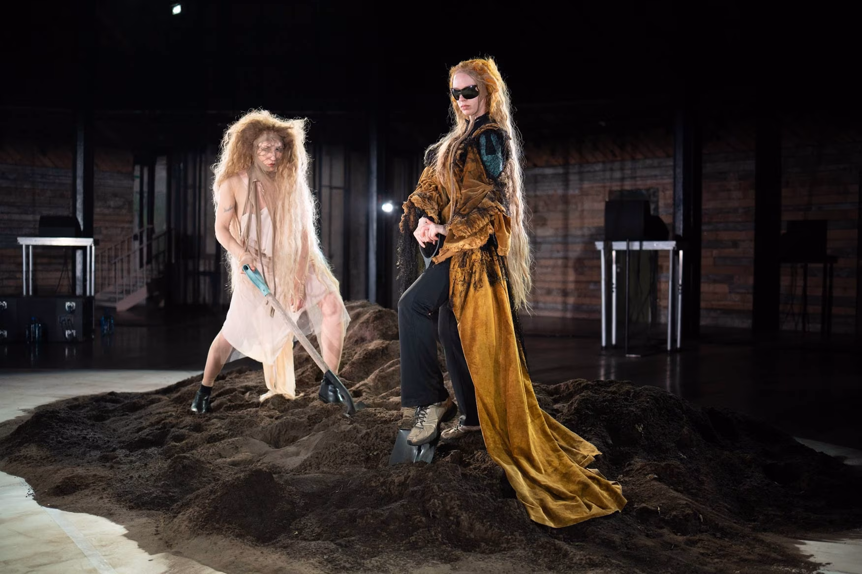 Sõltumatu Tantsu Lava rahvusvaheline sügishooaeg räägib kuuluvusest ja hakkamasaamisest