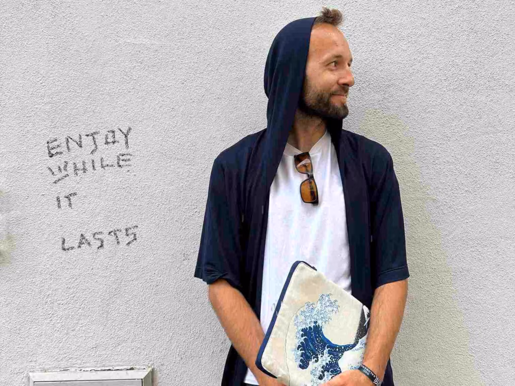 K&uuml;mme k&uuml;simust p&ouml;ffihundile