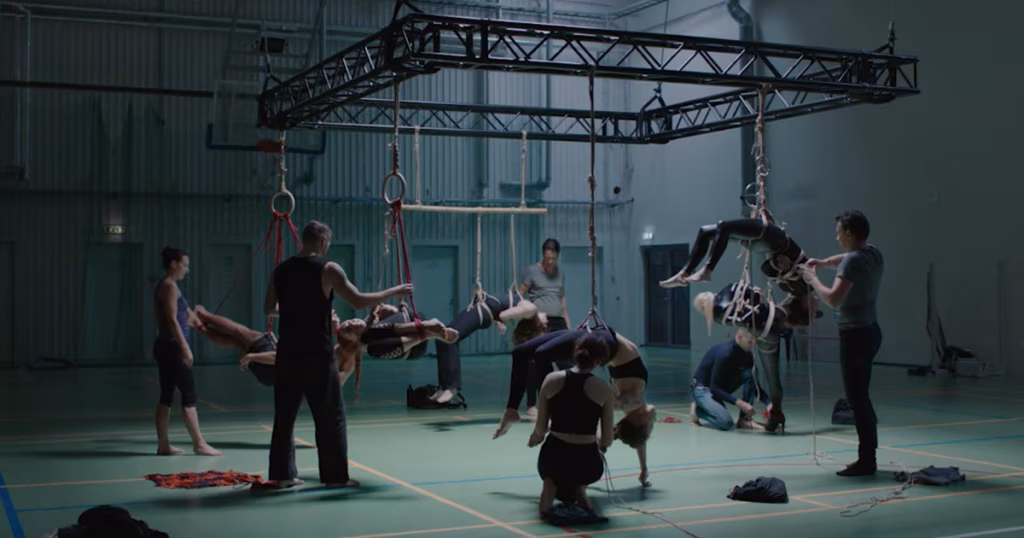 Arvustus: Tumeda paradiisi kaitseks