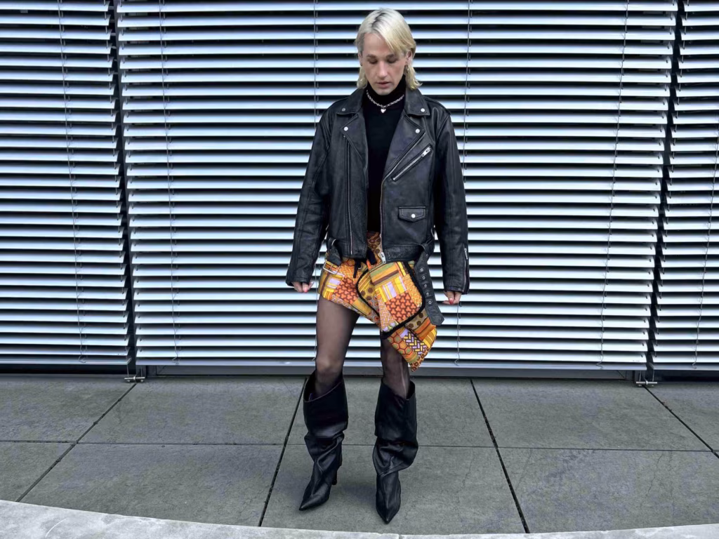 Moekunstiankeet: Tauri V&auml;strik