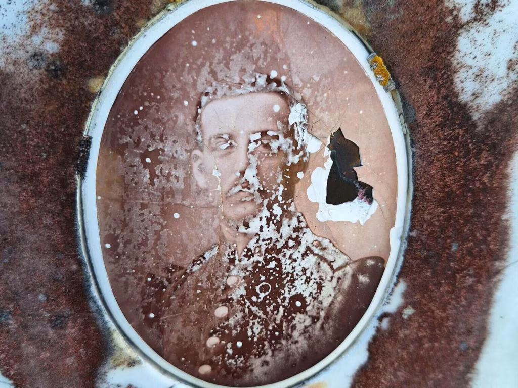 Suremise r&otilde;&otilde;mud ehk &Uuml;he kalmistur&auml;nduri m&auml;rkmeid