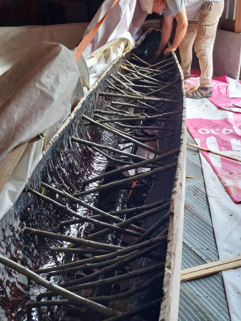 &Uuml;hepuuvene k&uuml;lgede painutamine kuuma t&otilde;rvaga t&auml;nap&auml;evases "rehetoas". Foto: Allan J&uuml;rgens